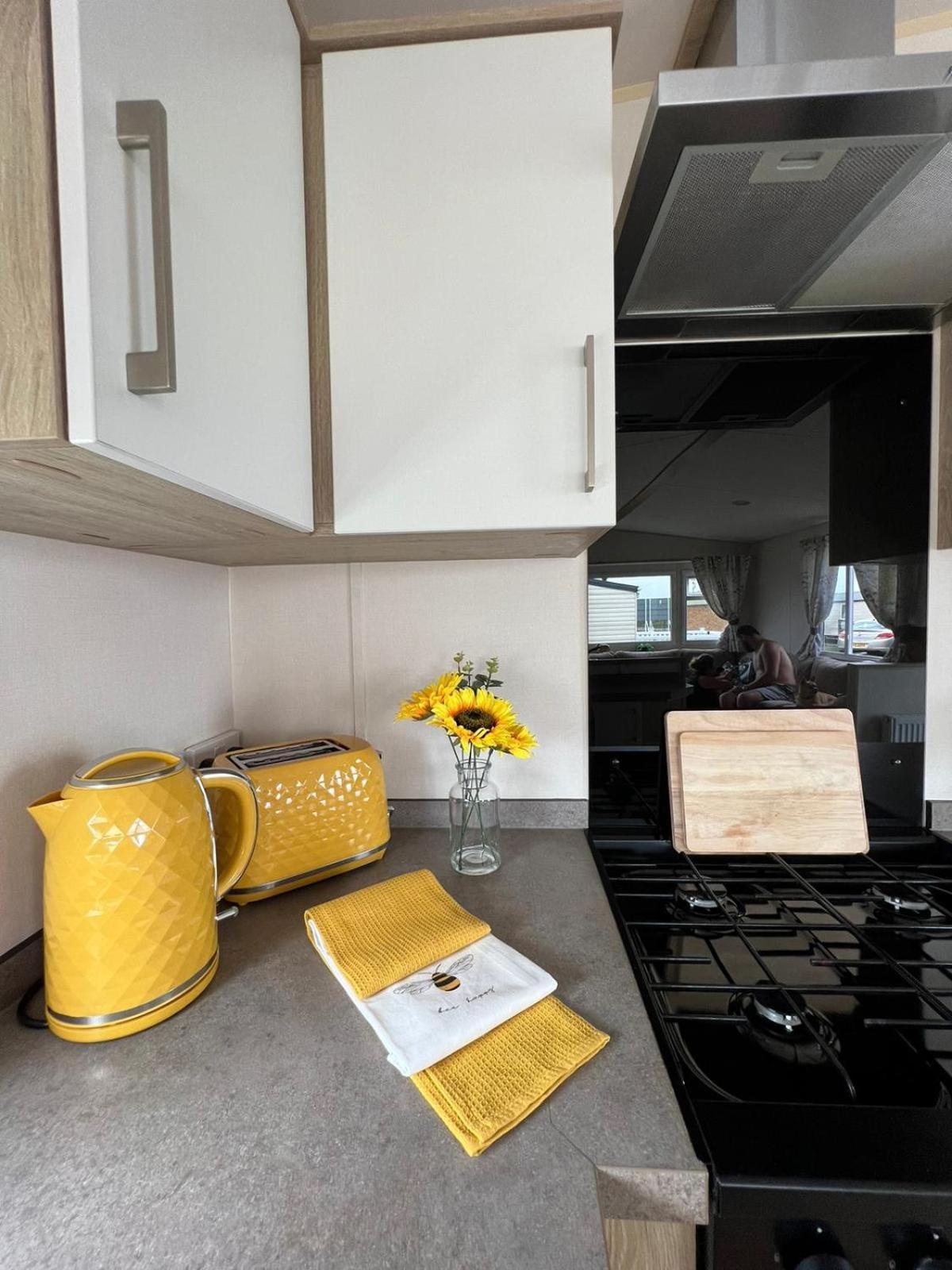 Luxurious Three Bedroom Caravan Jaywick Sands 外观 照片